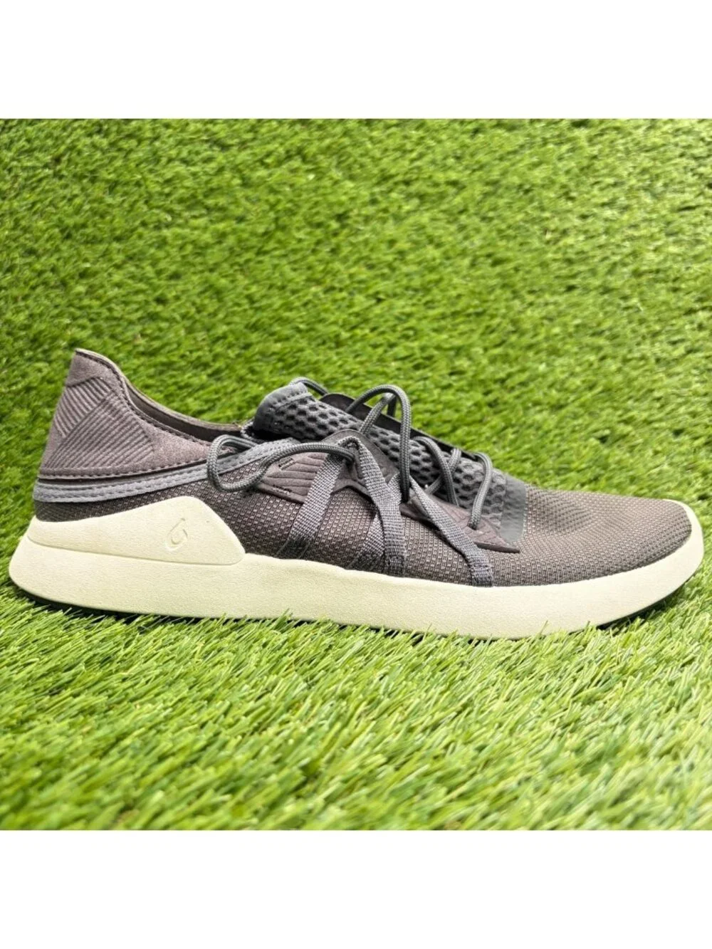 Olukai Holo Mens Size 9.5 Gray White Athletic Running Lace Up Shoes Sneakers